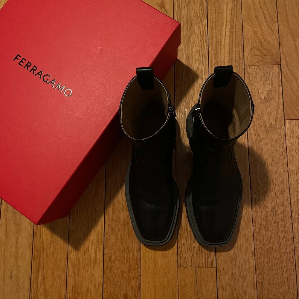 FERRAGAMO Ankle Boots MSRP 1200 US 9 EU 42 Black Leather Grey Accent Side Zip